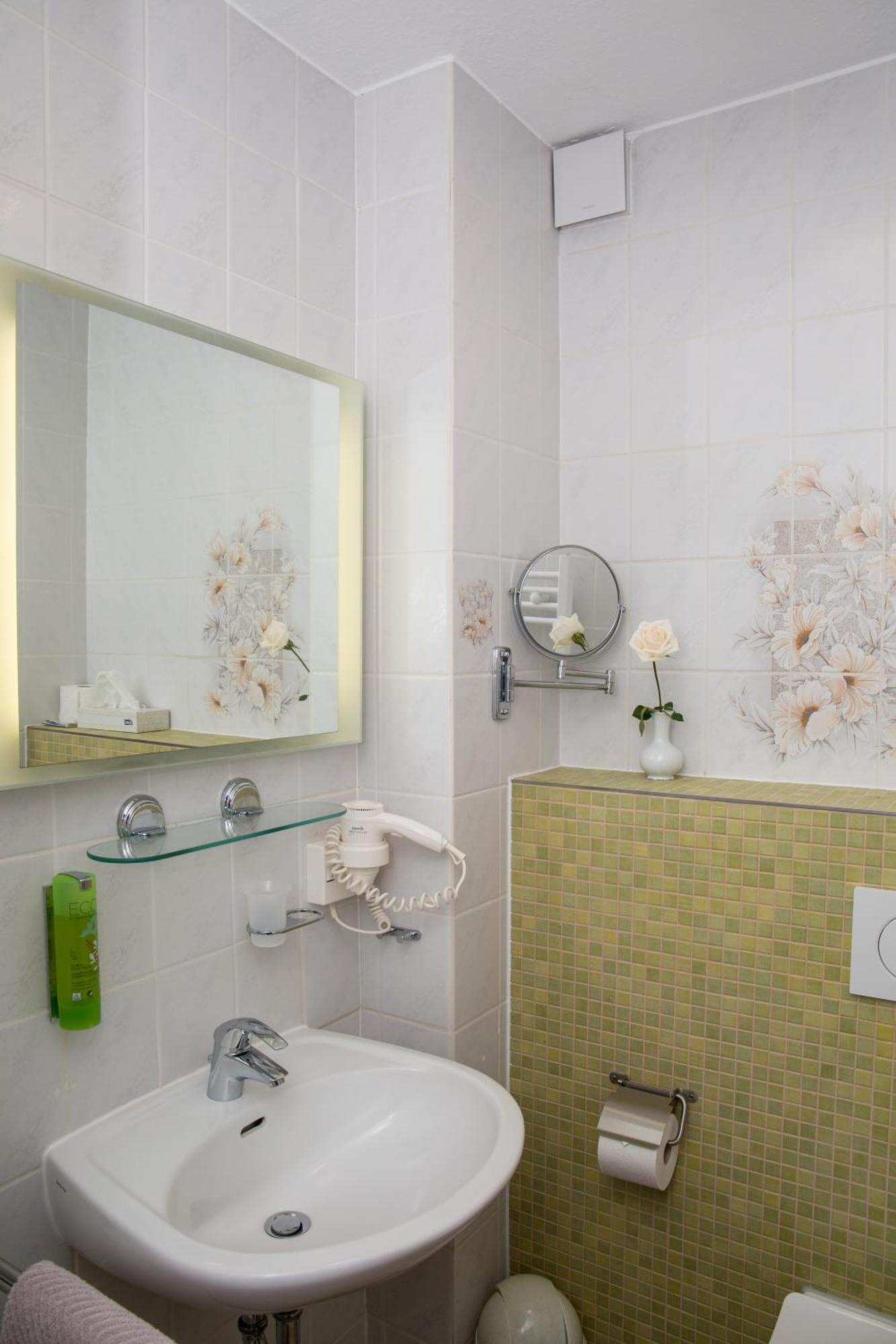 Das Fritz Hotel Schwerin Schoene Lage Im Gruenen Mit Regionaler Kueche Kostenfreien Parkplaetzen Und E Ladestation Dış mekan fotoğraf